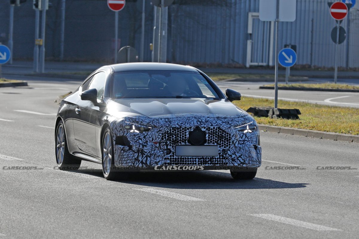 Оновлений Mercedes-Benz CLE вперше помітили на тестах: зміни в дизайні та повернення V8 - фото 1