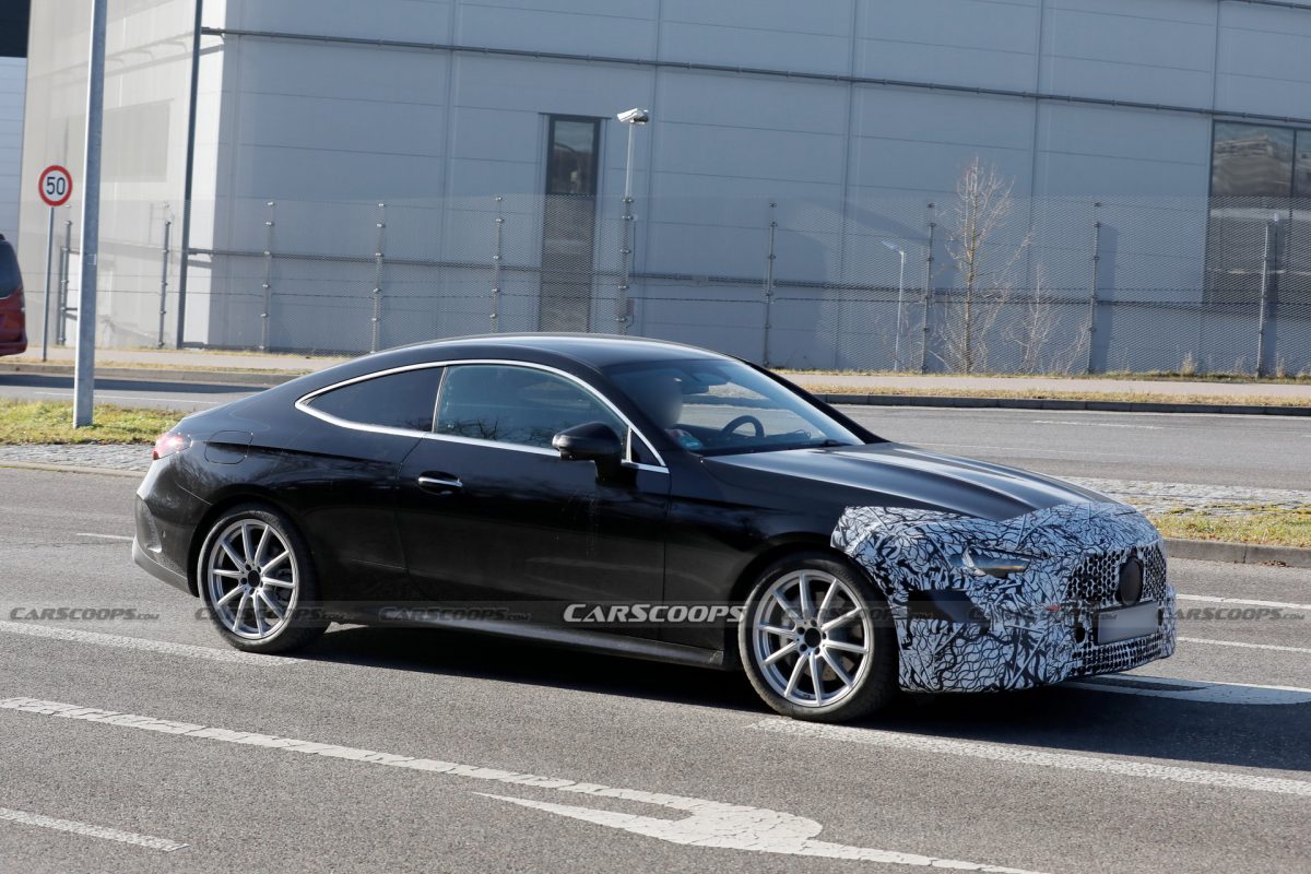 Оновлений Mercedes-Benz CLE вперше помітили на тестах: зміни в дизайні та повернення V8 - фото 6