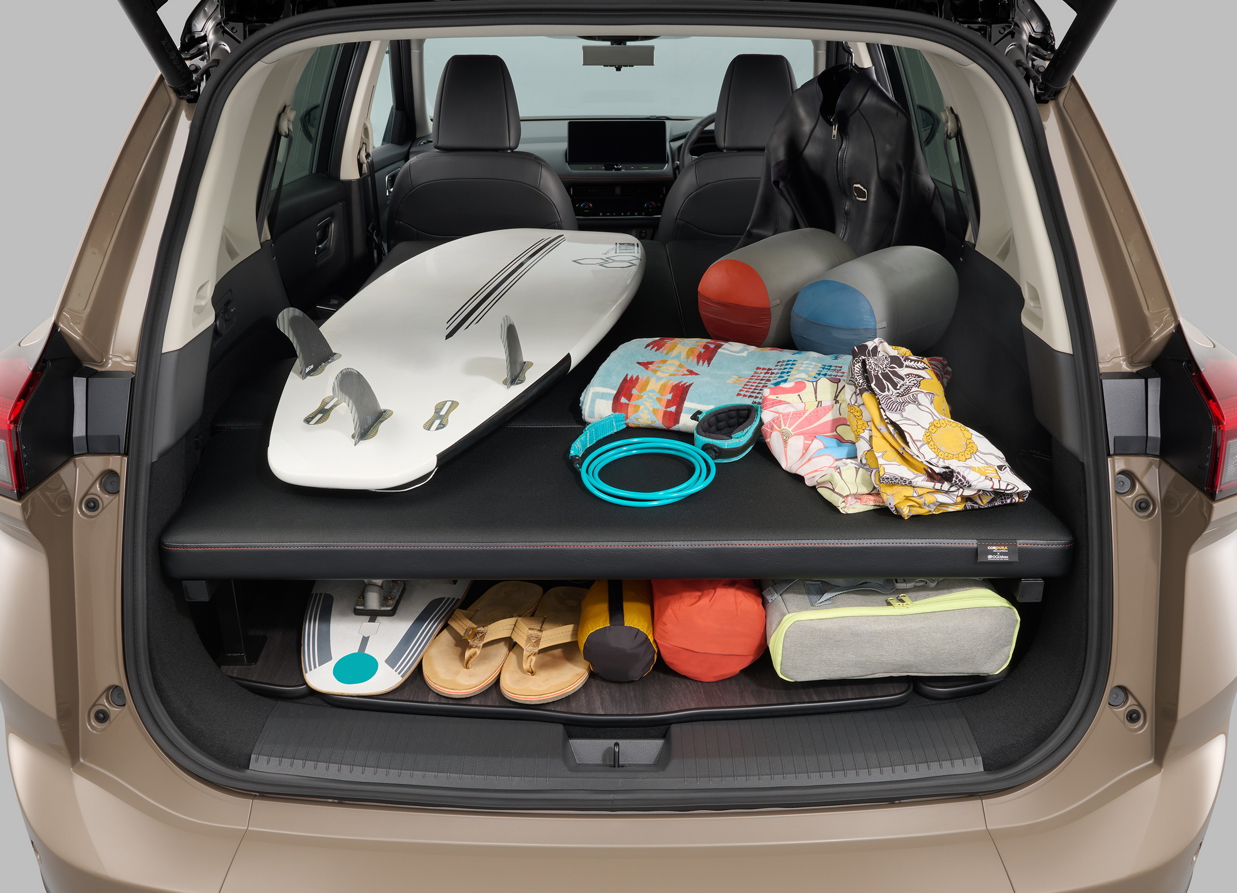 Nissan перетворив кросовер X-Trail на спальню на колесах: представлена версія Multi-Bed - фото 3