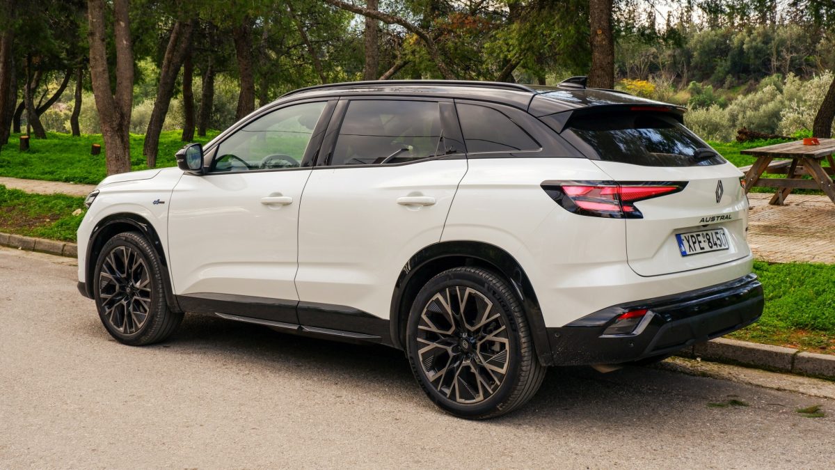 Тест-драйв оновленого Renault Austral: чи виправдовує себе топовий гібрид Esprit Alpine? - фото 1