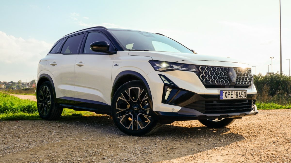 Тест-драйв оновленого Renault Austral: чи виправдовує себе топовий гібрид Esprit Alpine? - фото 4