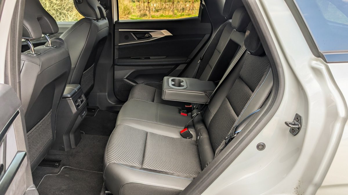 Тест-драйв оновленого Renault Austral: чи виправдовує себе топовий гібрид Esprit Alpine? - фото 2