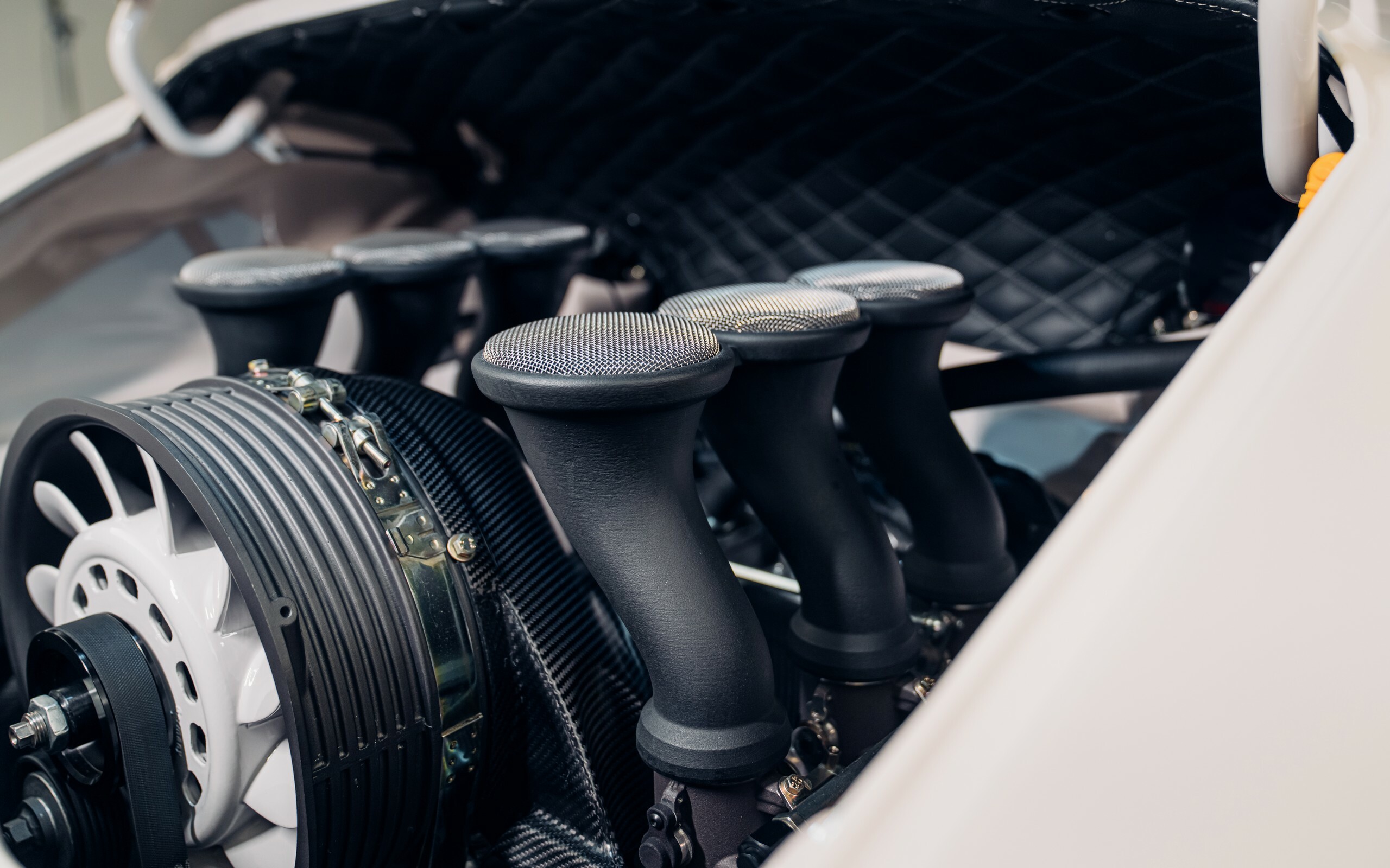 Theon Design представили ідеальний рестомод Porsche 911, який перевершує GT3 RS - фото 1