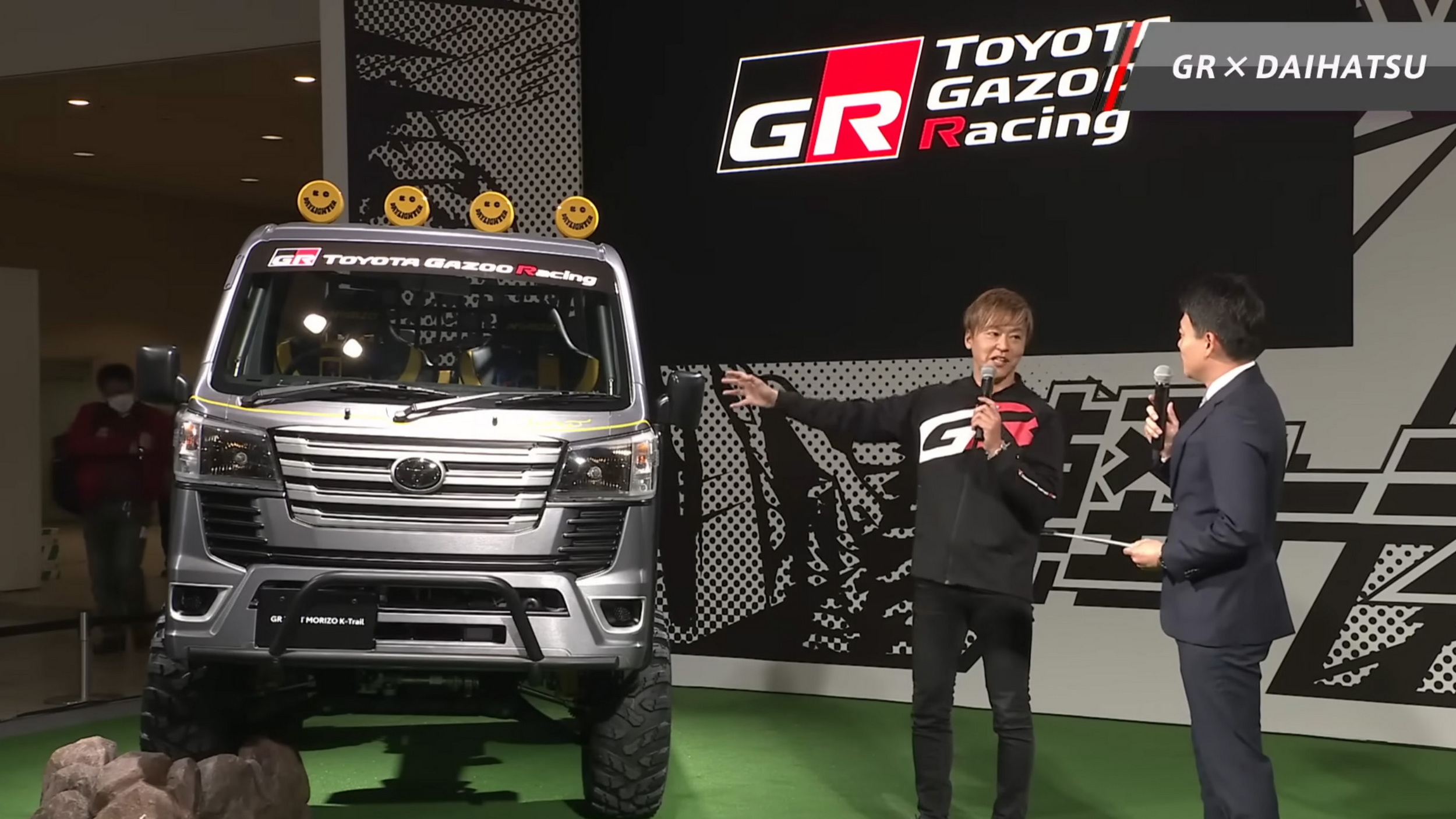 Акіо Тойода «затролив» фанатів новим середньомоторним спорткаром, який виявився вантажівкою - фото 2