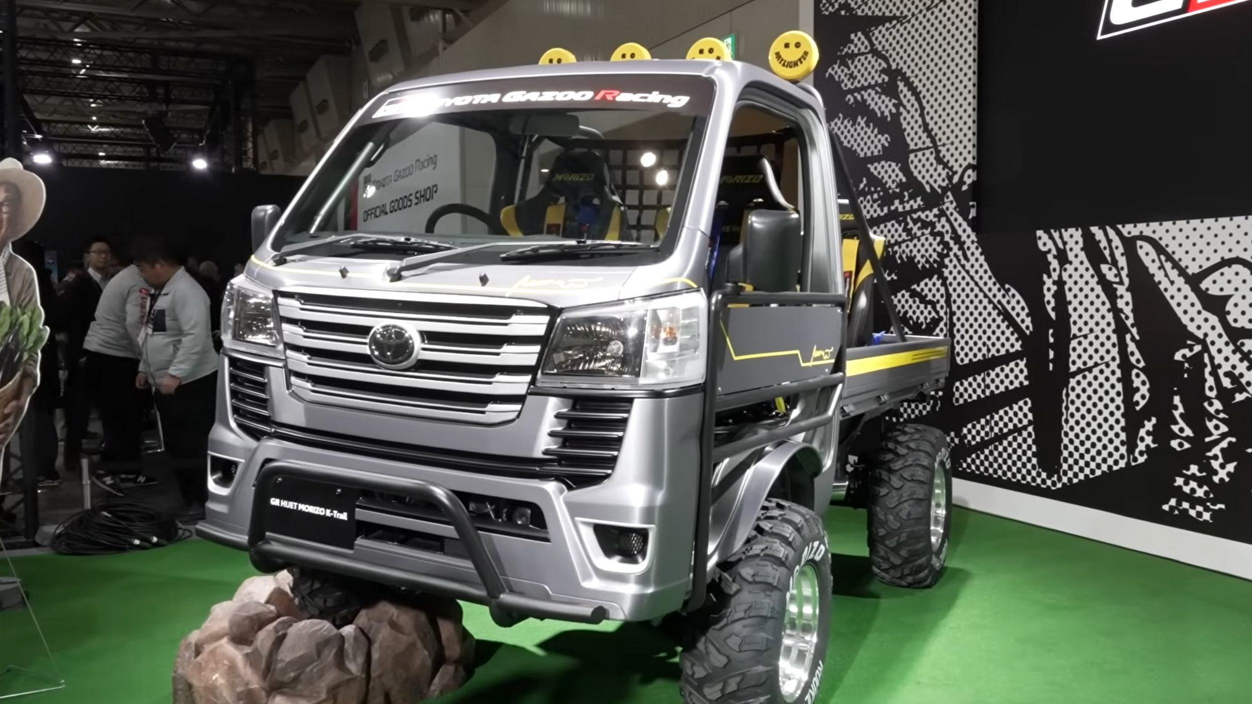 Акіо Тойода «затролив» фанатів новим середньомоторним спорткаром, який виявився вантажівкою - фото 1