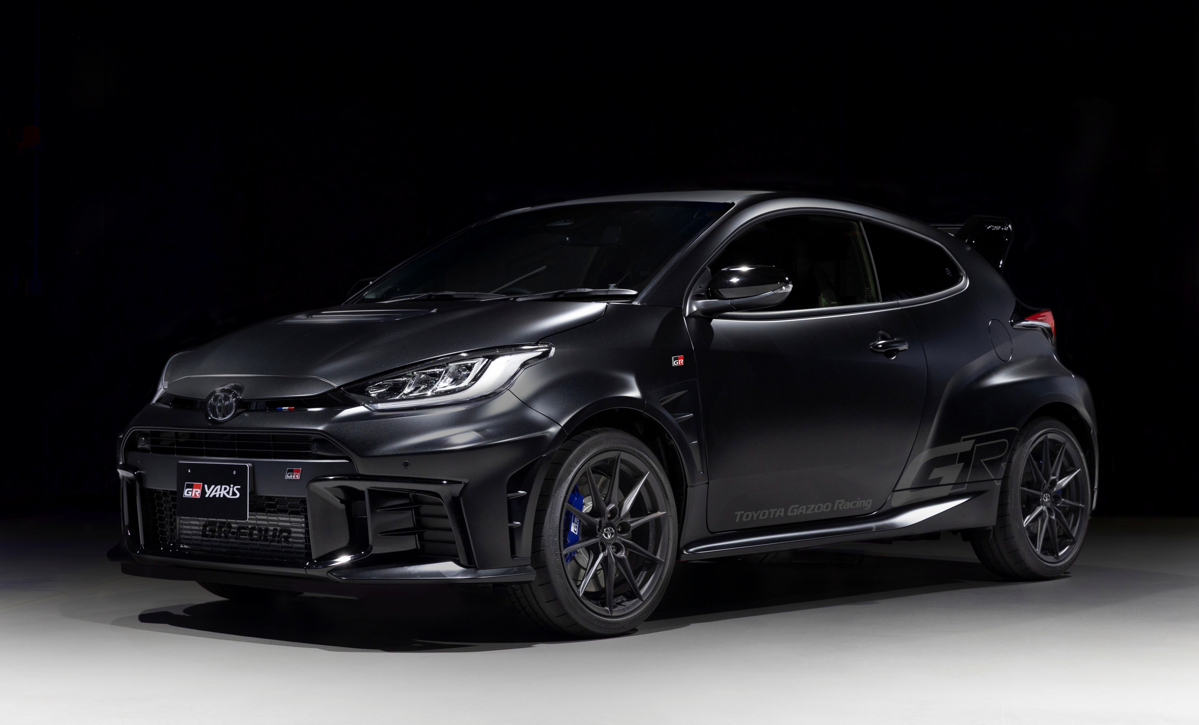 Toyota випустила лімітований GR Yaris на честь дев'ятиразового чемпіона WRC - фото 2