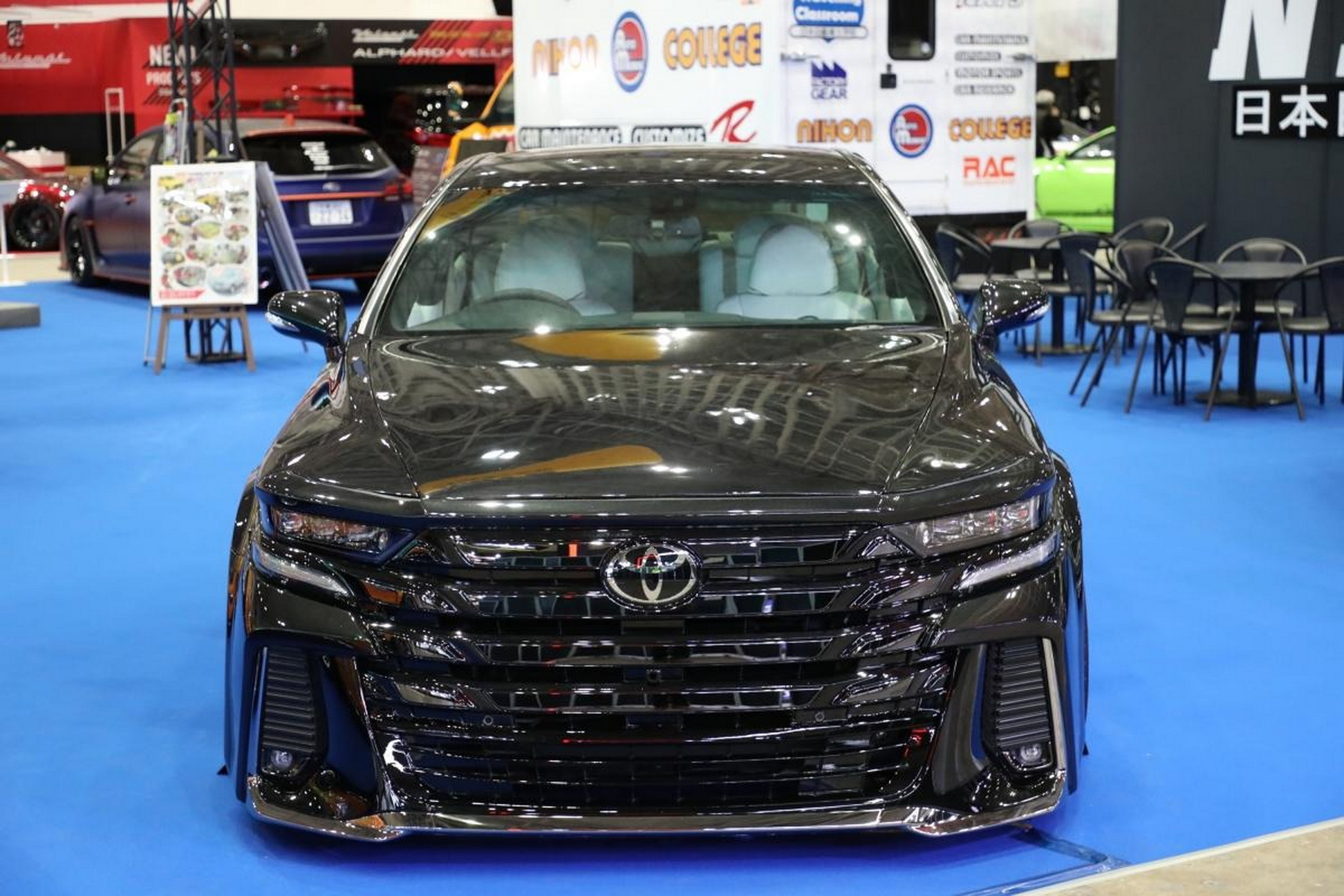 Неймовірний тюнінг: студенти схрестили Lexus LS та мінівен Toyota Vellfire - фото 3