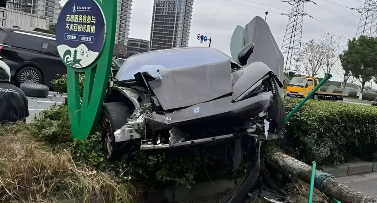 «Стрибаючий» гіперкар Yangwang U9 потрапив у масову ДТП: підвіска не врятувала - фото 3