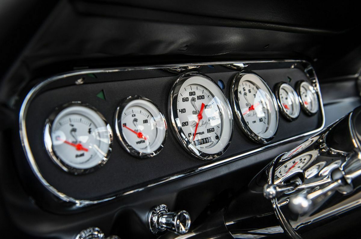 Trick Rides презентували брутальний рестомод Shelby GT350TR вартістю 339 000 доларів - фото 1