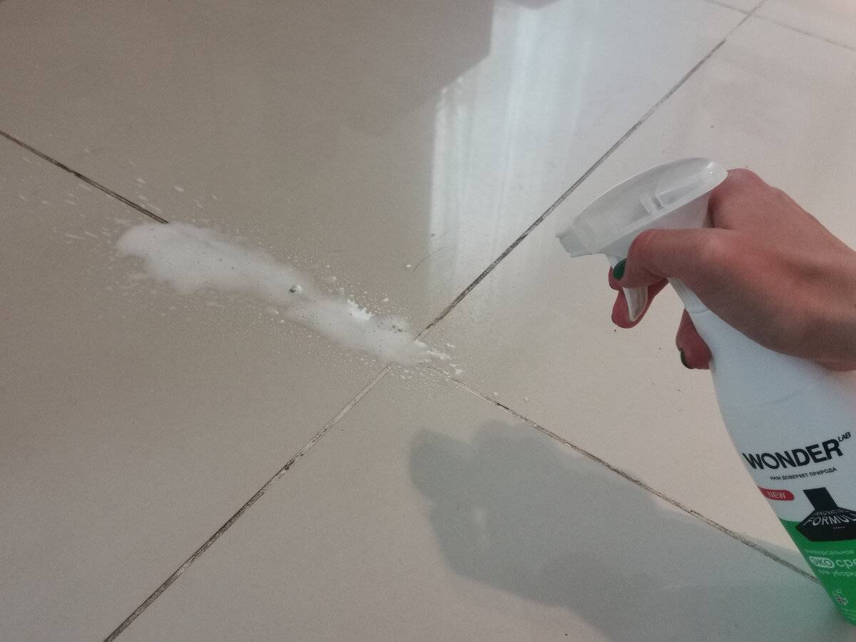 Експерти розповіли, як очистити кахель у ванній кімнаті від вапняного нальоту та мильних слідів