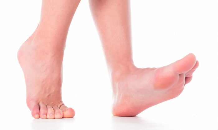 Споживачі розповіли, який копійчаний засіб не дає ногам пітніти в зимовому взутті 