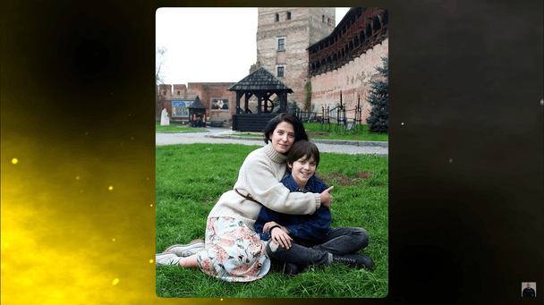 Колишня дружина Сергія Притули з їхнім сином на архівному фото / © скрін з відео