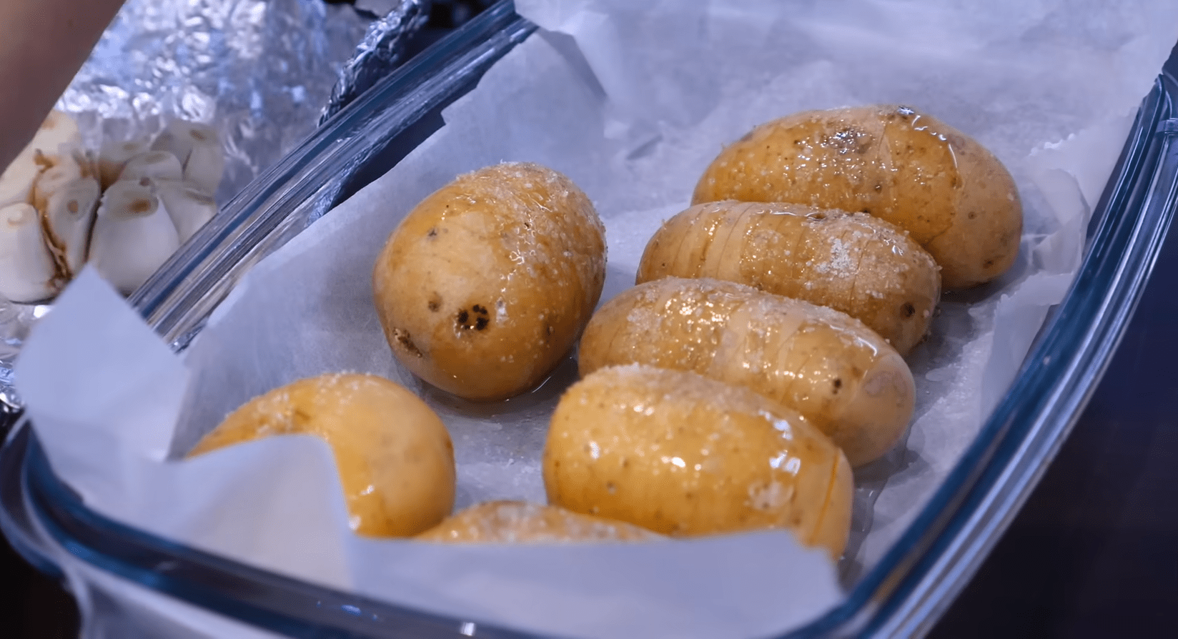 Кулінари розповіли, як смачно приготувати картоплю на святковий стіл