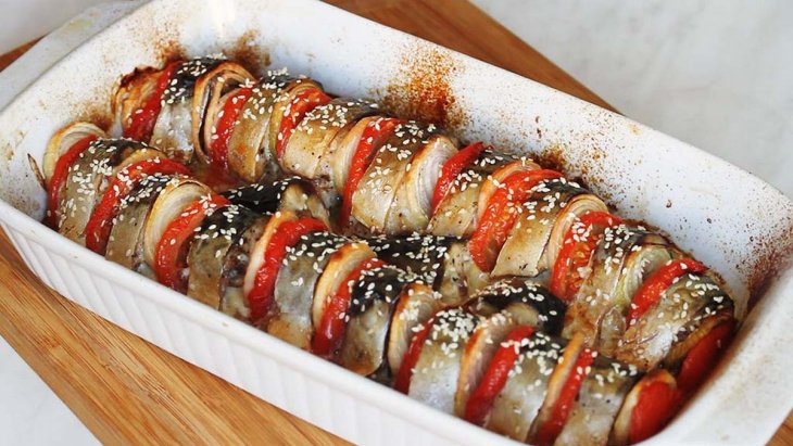 Соковита запечена скумбрія в духовці: гості попросять рецепт