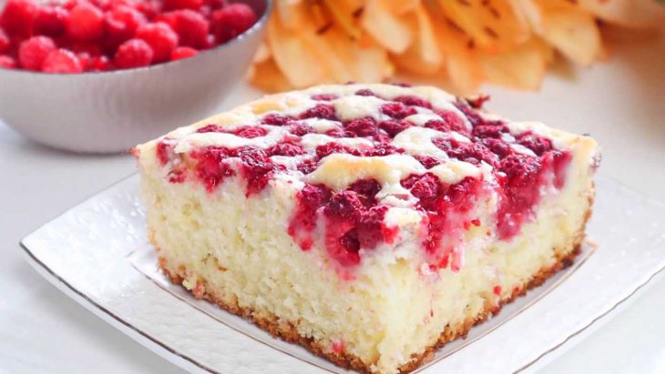 Соковитий та ніжний пиріг до чаю