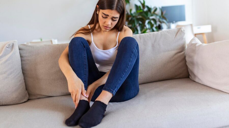 Господині розповіли, що насипати у шкарпетки, щоб у мороз не мерзли ноги 