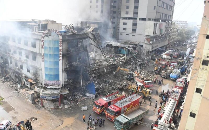 У Пакистані під час пожежі в торговому центрі загинули щонайменше 14 людей
