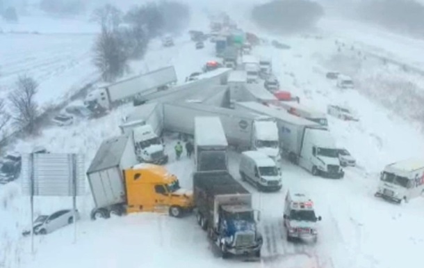 У США зіткнулися понад 100 автомобілів через снігопад