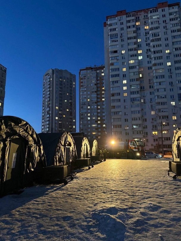 Руслана передала допомогу наметовим містечкам на Троєщині / © instagram.com/ruslana.lyzhychko