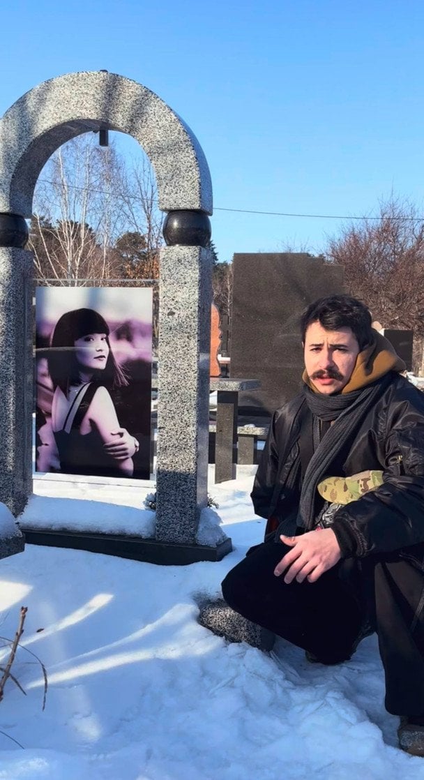 Ярослав Грубич на могилі сестри / © instagram.com/yaroslav_grubych