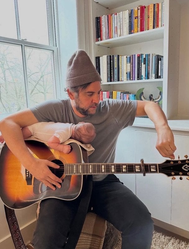 Джош Реднор з сином / © instagram.com/joshradnor