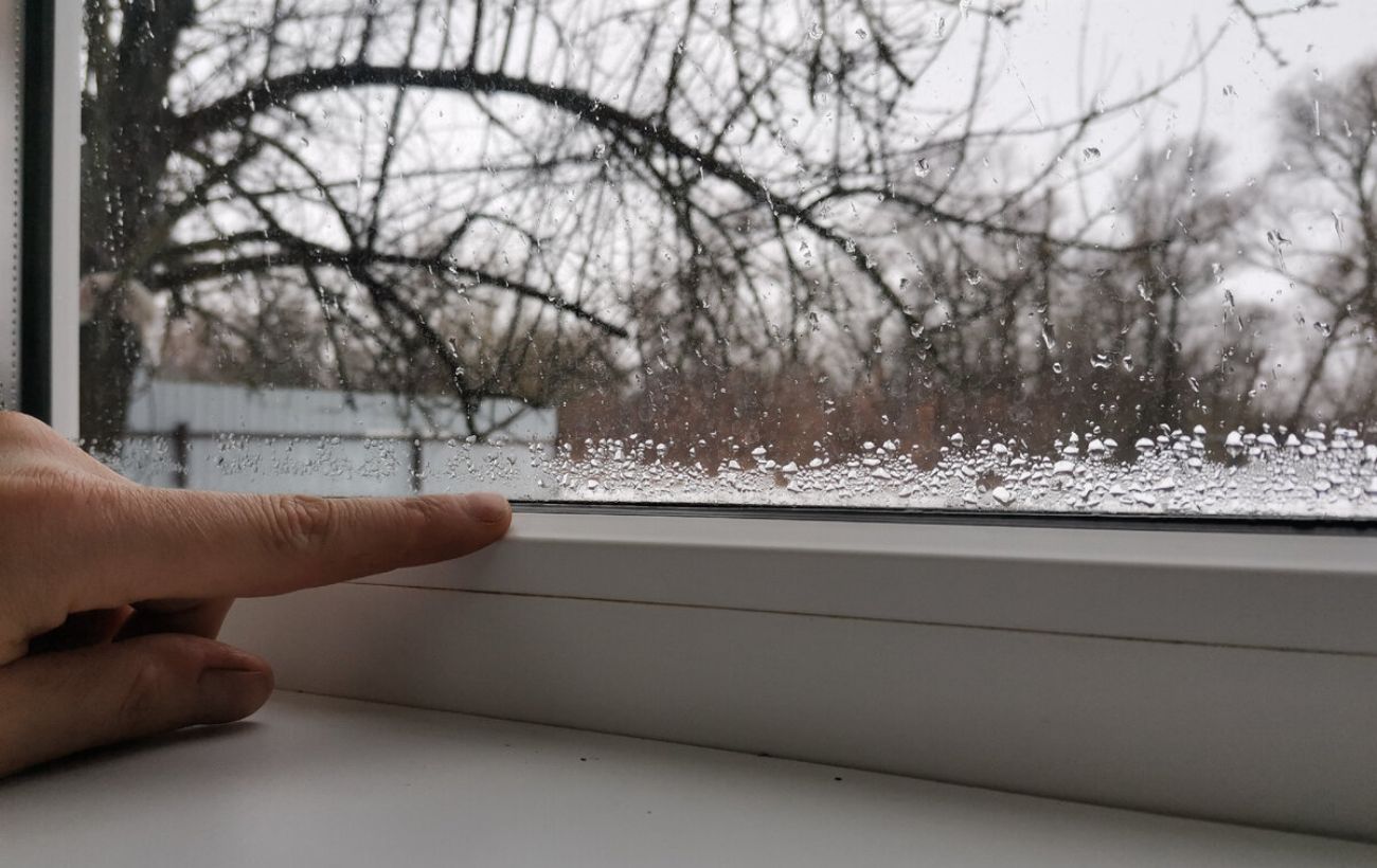 Господині розповіли, як прибрати конденсат з вікон