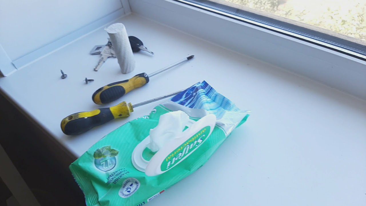 Господині поділилися домашнім способом, який допоможе утеплити підвіконня