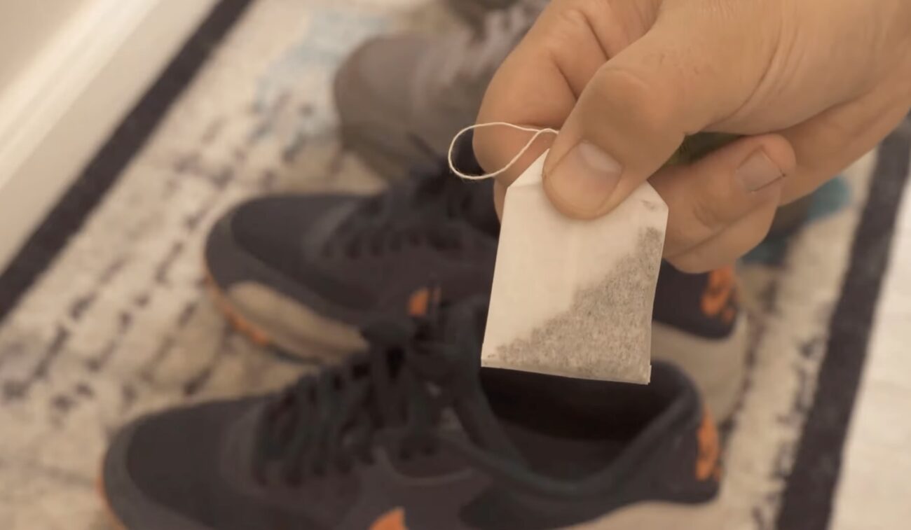 Господині розповіли, як прибрати запах поту зі взуття за ніч 