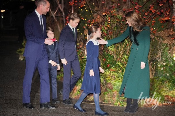 Принцеса Уельська в зеленому пальті з сім'єю / © Associated Press