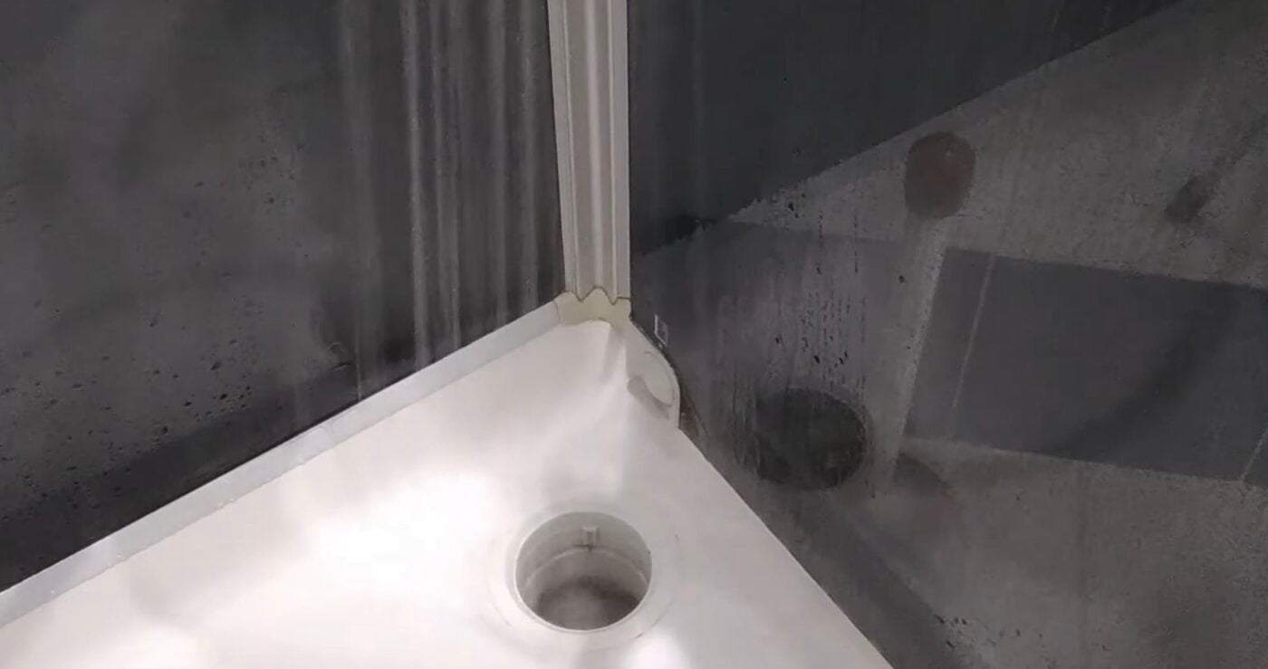 Що сипати у злив, аби вода під час купання швидко стікала