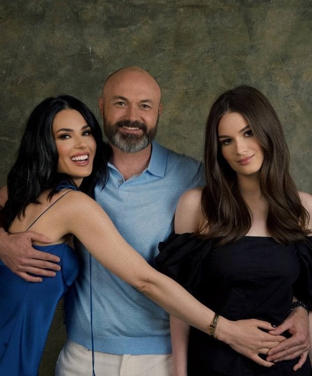 Маша Єфросиніна з донькою та чоловіком / © instagram.com/mashaefrosinina