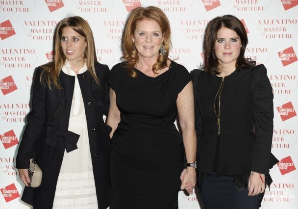 Беатріс і Євгенія з мамою Сарою Фергюсон / © Associated Press