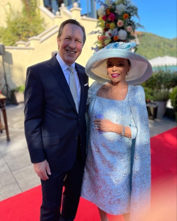 Джоан Коллінз із чоловіком / © instagram.com/joancollinsdbe