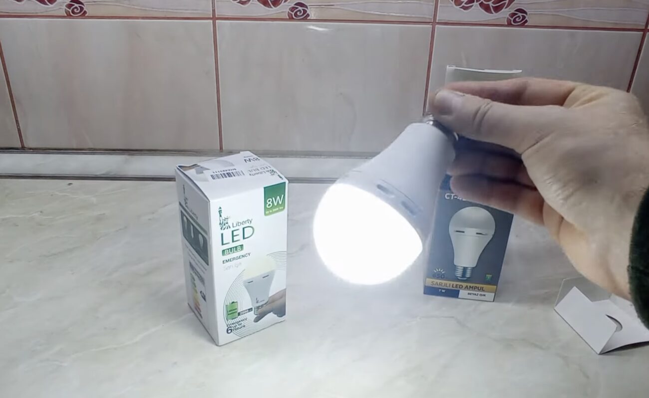 Господарі назвали дієвий спосіб економії на лампочках 