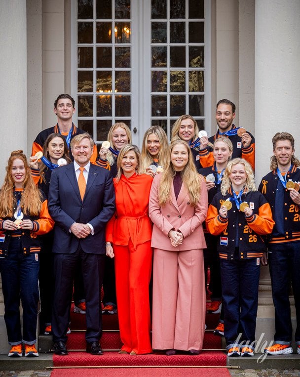 Королева Максима, король Віллем-Александр та принцеса Амалія зустрілися з олімпійцями / © Getty Images