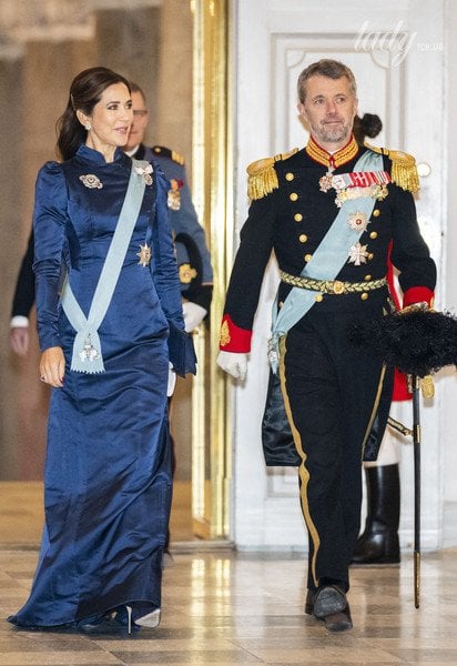 Кронпринцеса Мері та кронпринц Фредерік з королевою Маргрете II / © Getty Images