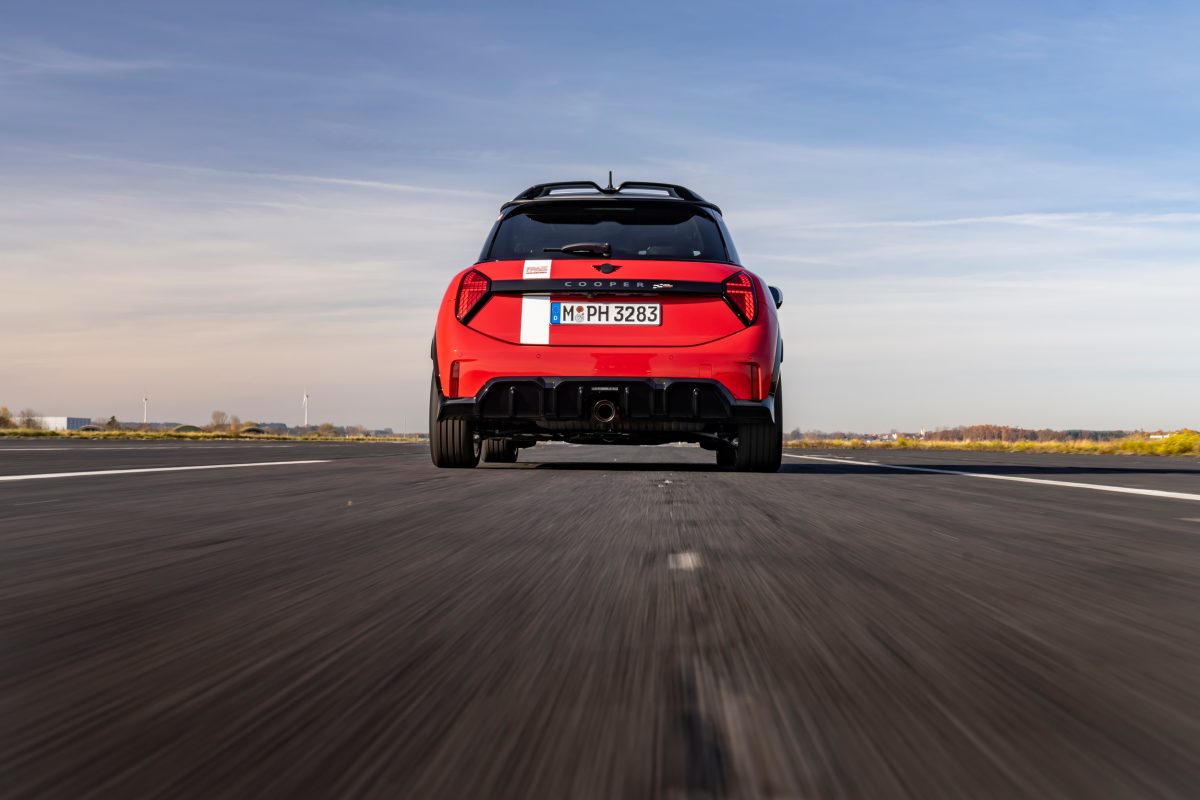 Mini представила спецверсію 1965 Victory Edition на честь історичної перемоги в ралі - фото 7