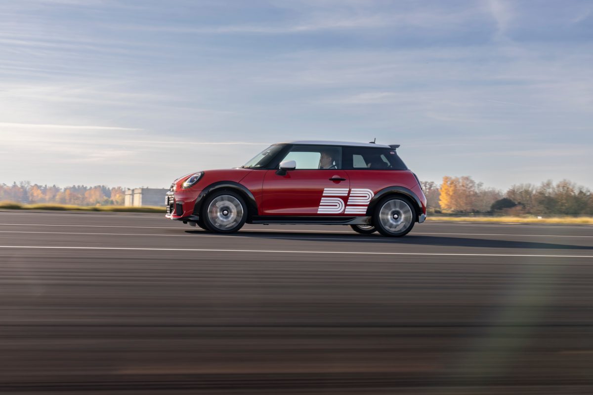 Mini представила спецверсію 1965 Victory Edition на честь історичної перемоги в ралі - фото 5