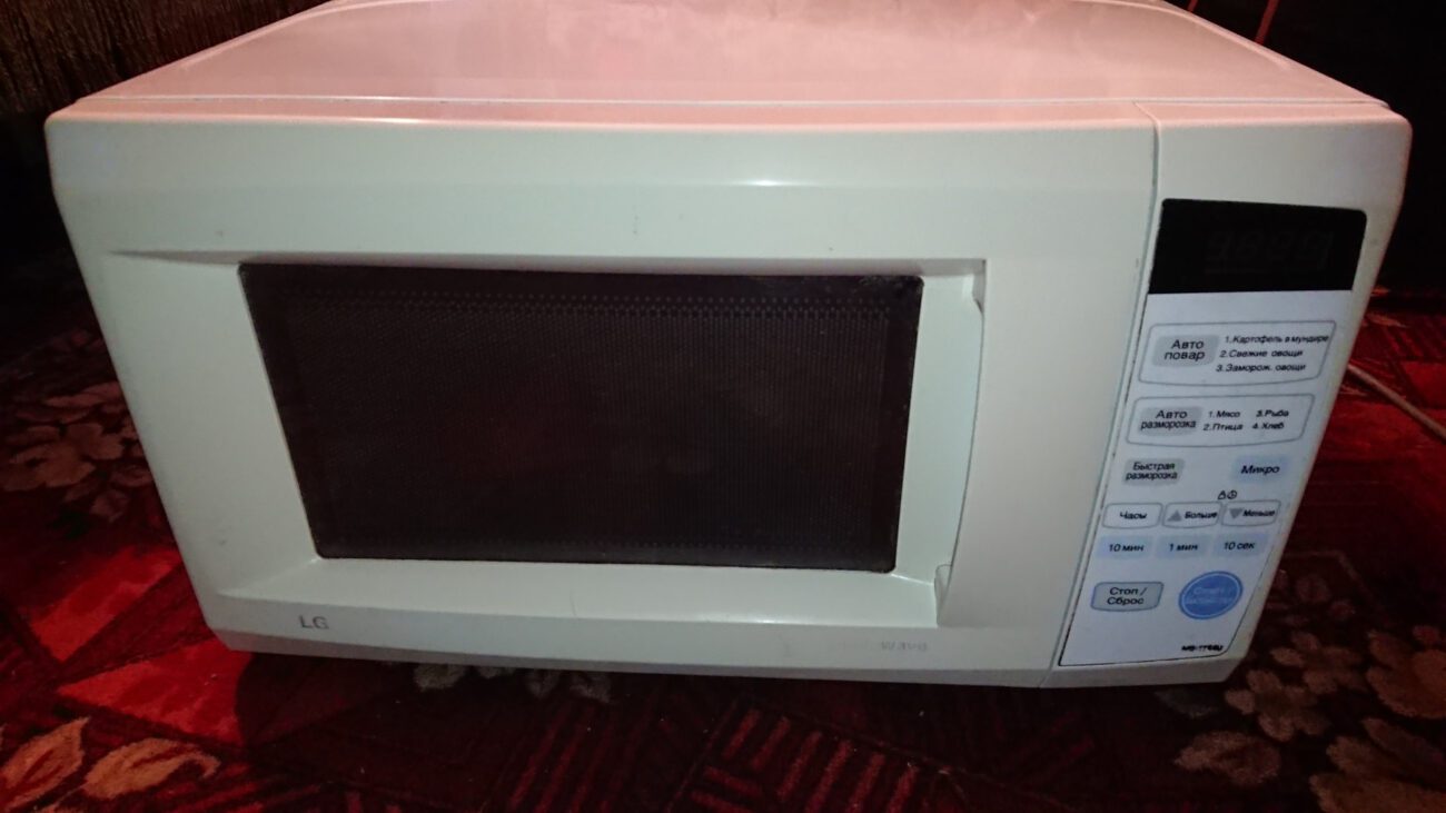 Експерти розповіли, як можна використовувати мікрохвильову піч у побуті для полегшення життя