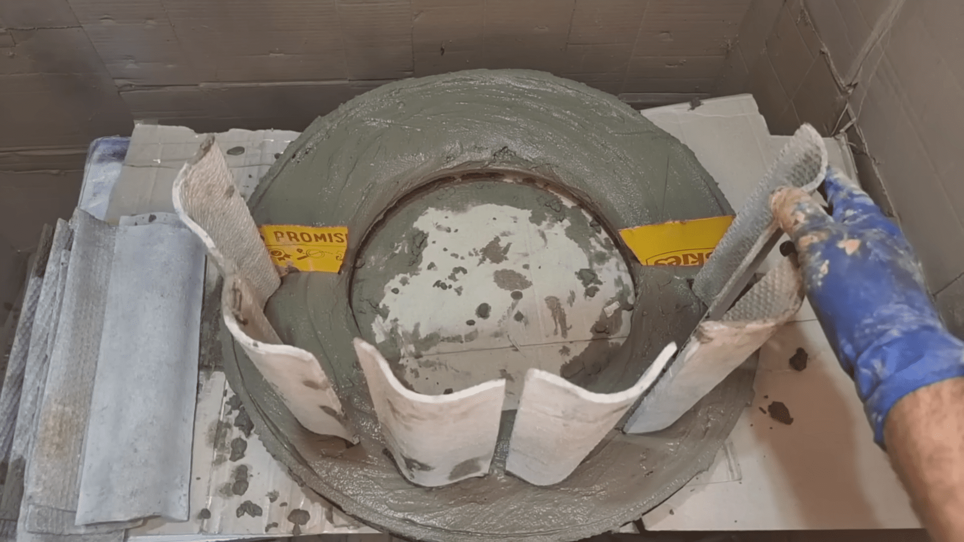 Квітникарі розповіли, як використати залишки шиферу в саду