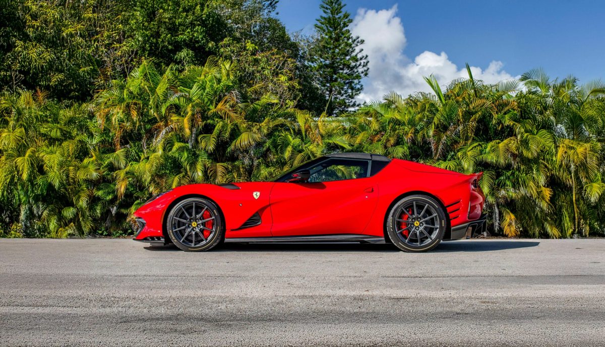 Рідкісний Ferrari 812 Competizione A продають за ціною, що втричі перевищує початкову - фото 4