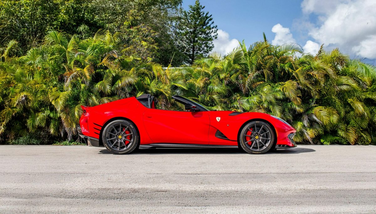 Рідкісний Ferrari 812 Competizione A продають за ціною, що втричі перевищує початкову - фото 5