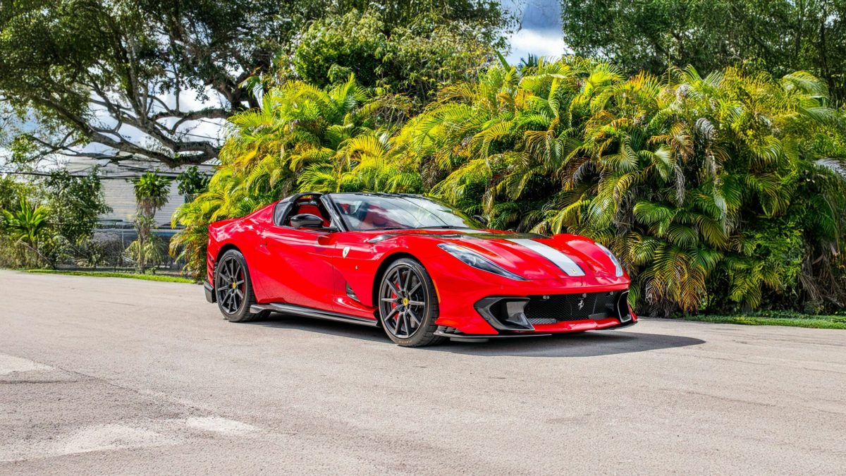 Рідкісний Ferrari 812 Competizione A продають за ціною, що втричі перевищує початкову - фото 8
