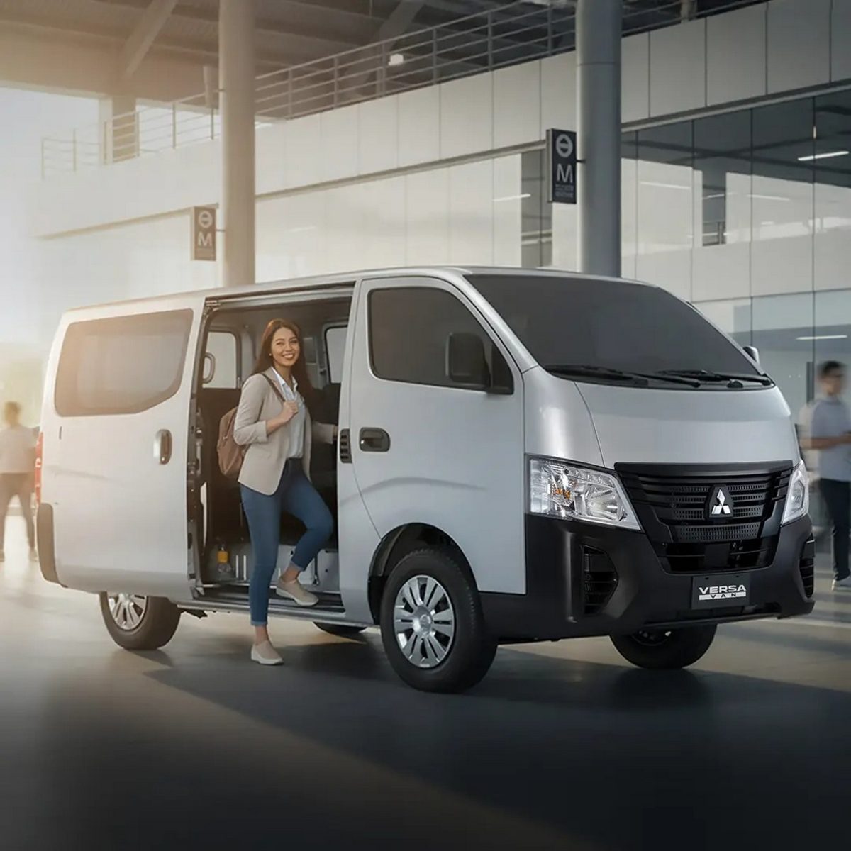 Дивний бейдж-інжиніринг: Mitsubishi випустила «новий» вен, який виявився 15-річним Nissan - фото 5