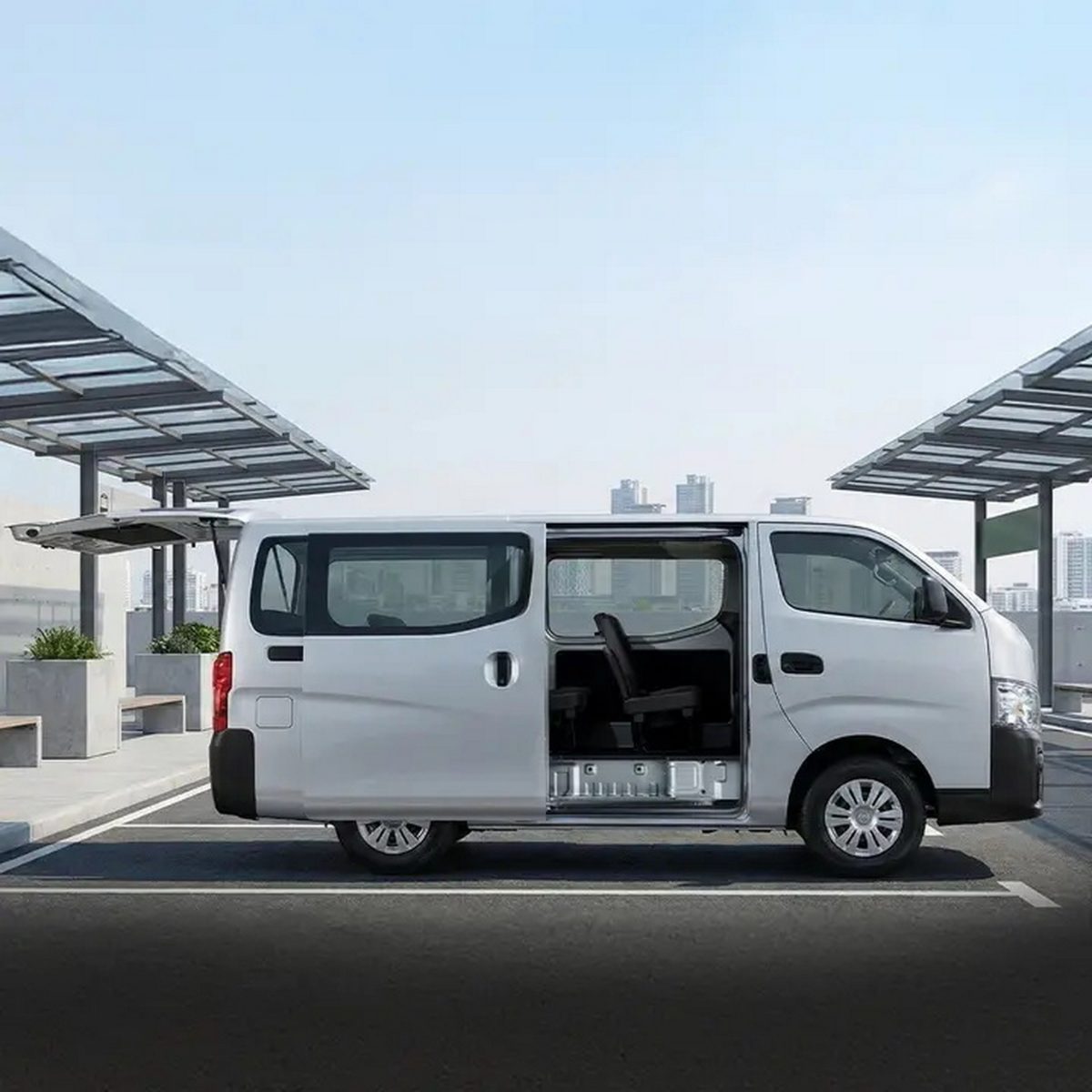 Дивний бейдж-інжиніринг: Mitsubishi випустила «новий» вен, який виявився 15-річним Nissan - фото 6