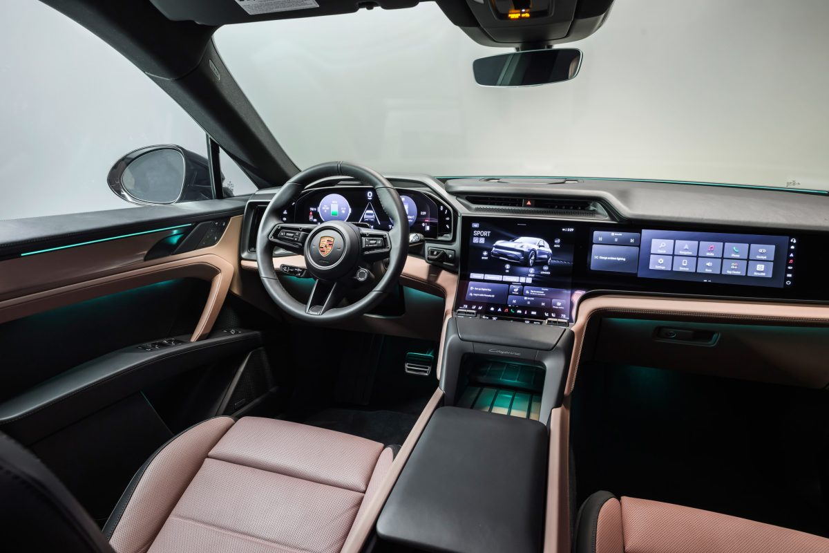 Електричний монстр від Porsche: шпигуни помітили Cayenne Coupe Turbo GT з фіксованим антикрилом - фото 1