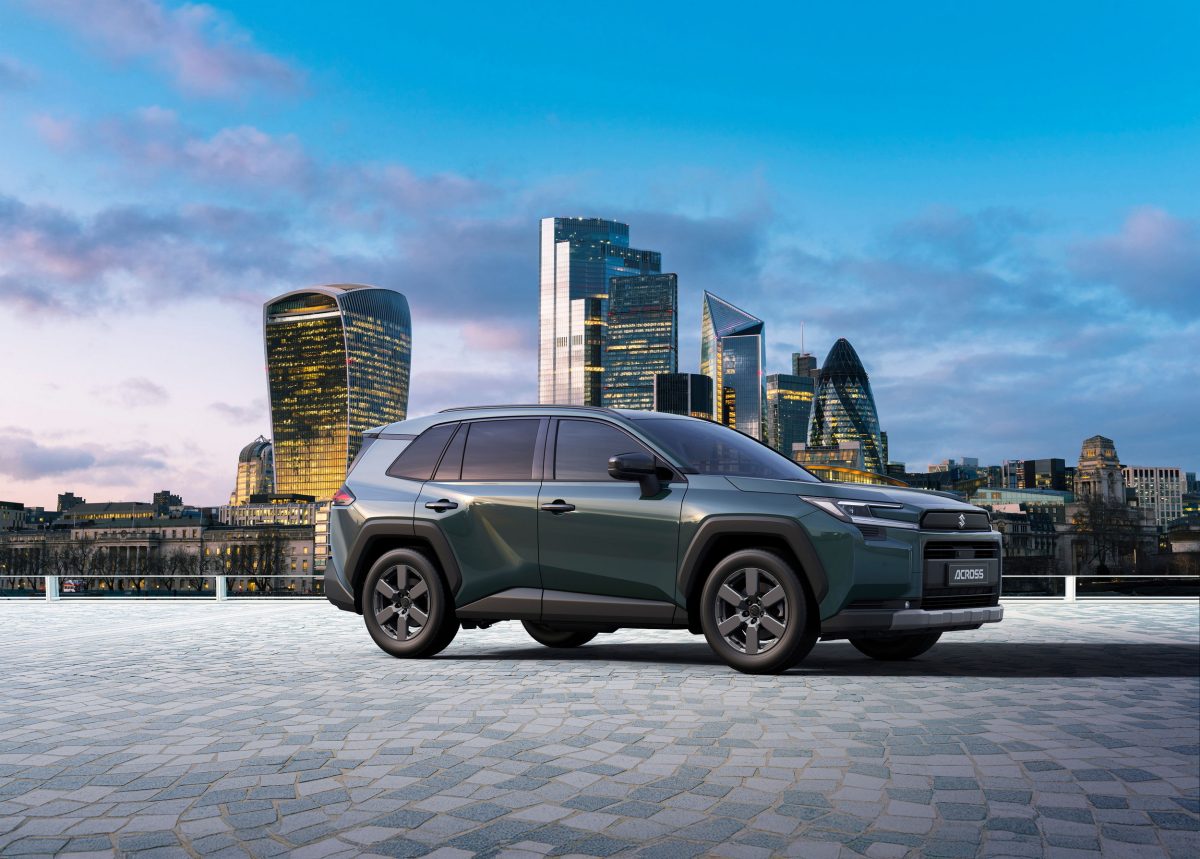 Оновлений Suzuki Across: клон Toyota RAV4 змінив обличчя і став брутальнішим - фото 6