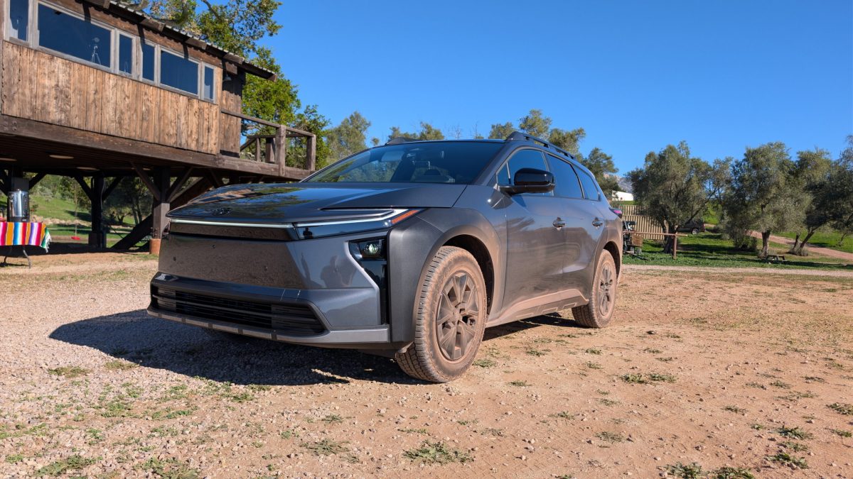 Toyota змушена давати знижки до $6500 на новітній електромобіль bZ Woodland: у чому причина - фото 1