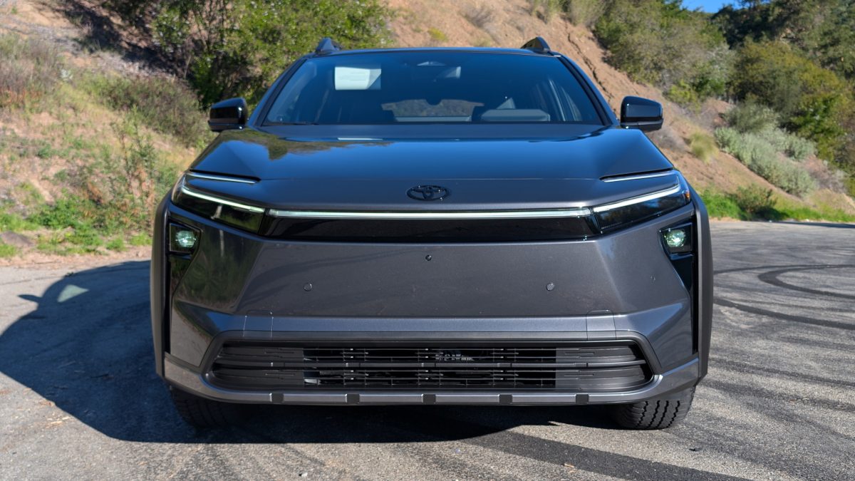 Toyota змушена давати знижки до $6500 на новітній електромобіль bZ Woodland: у чому причина - фото 3