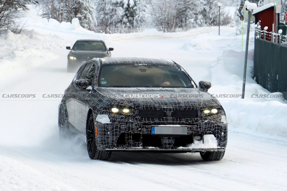 Оновлений універсал BMW M5 Touring помітили на тестах: дизайн Neue Klasse та зміни в двигуні - фото 1